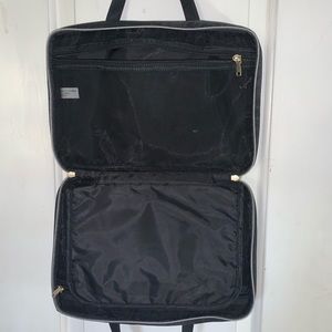 Travel toiletries bag